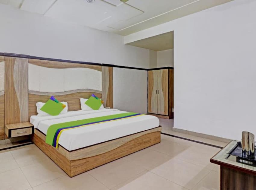 Book Deluxe Room room in Agra