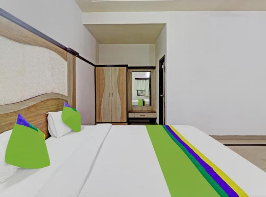 Book Superior Family Room room in Agra