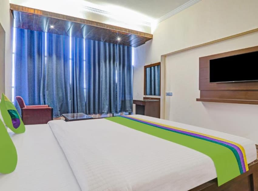 Book Superior Family Room room in Agra
