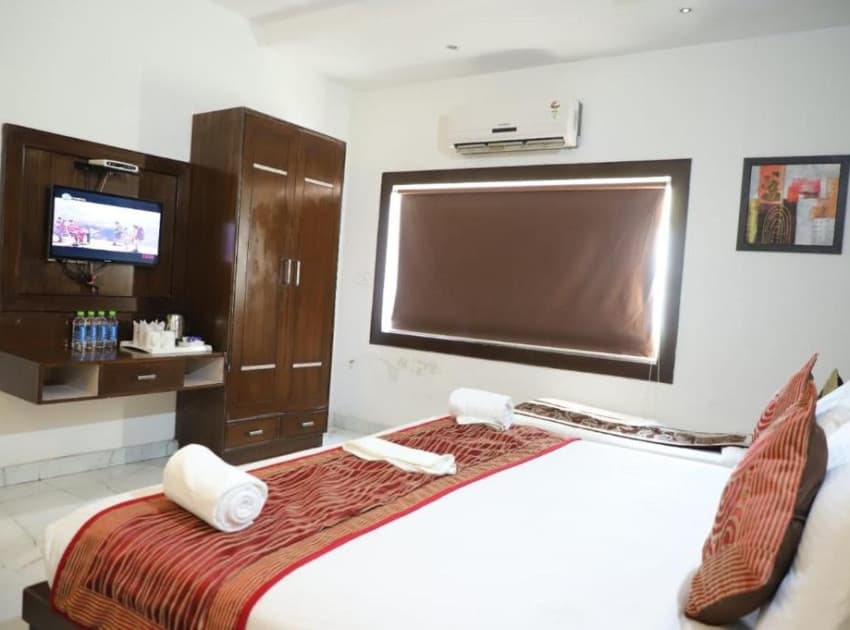 Book Double Bed Deluxe Room room in Agra
