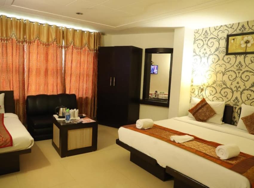 Book Deluxe Triple Bed Room room in Agra