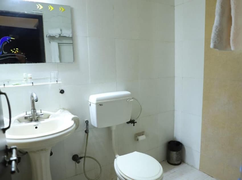 Book Family Four Bed room room in Agra