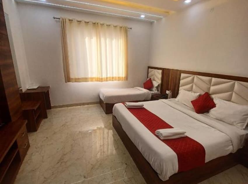 Book Double Bed Permium Room room in Agra