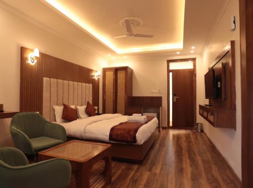 Book Deluxe Suite Double Bed room in Leh Ladakh