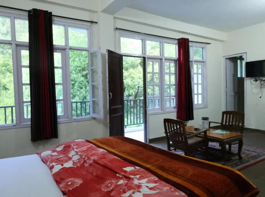 Book Double Room with Mountain View room in Dalhousie