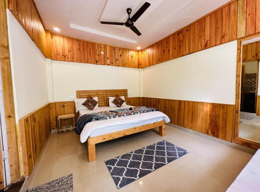Book King Room with Mountain View room in Kasol
