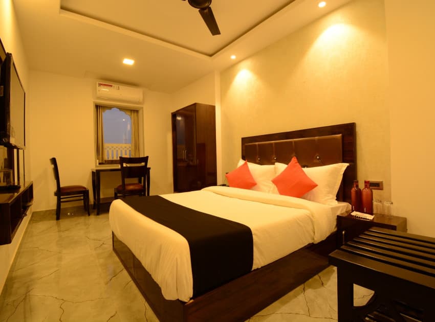 Book Deluxe Double Rooms room in Jaipur