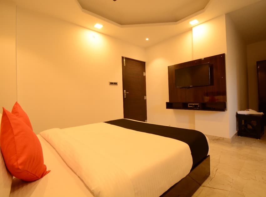 Book Deluxe with Balcony room in Jaipur