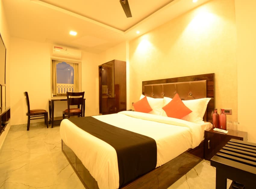 Book Deluxe with Balcony room in Jaipur