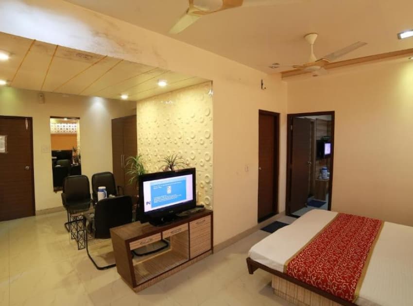 Book Deluxe Double Room room in Mount Abu