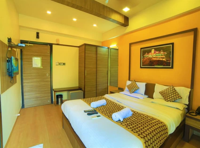 Book Deluxe Double Room room in Mount Abu