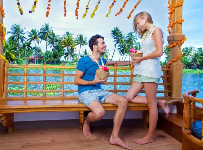 Book 3 Bedroom House Boat room in Kumarakom