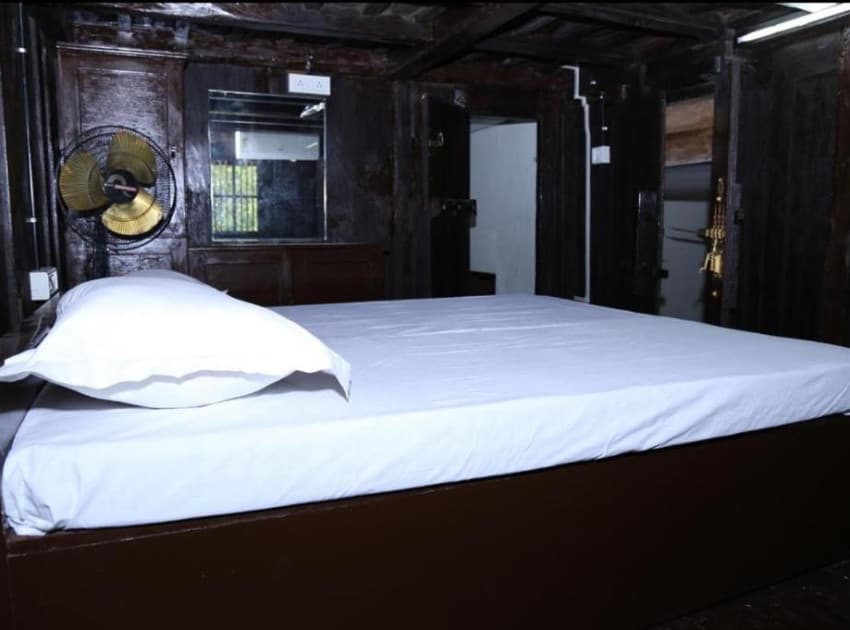 Book Deluxe A/C Room with Attached Bathroom room in Kumarakom