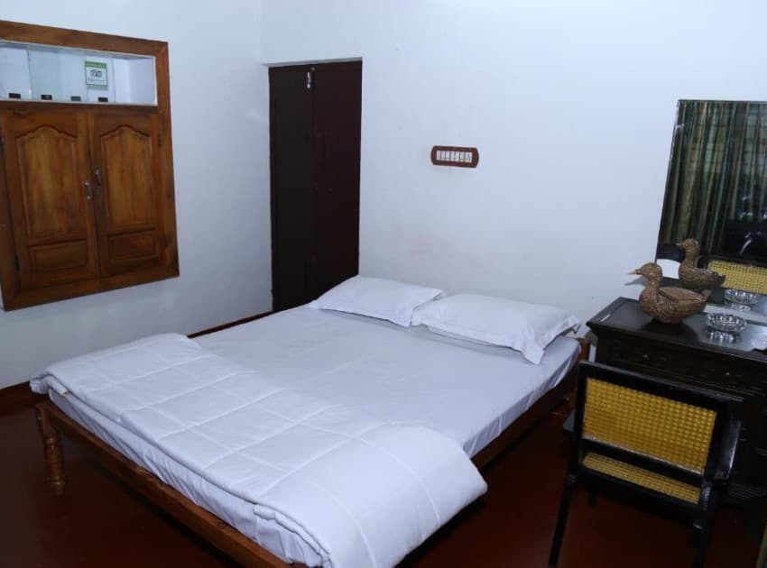 Book Deluxe A/C Room with Attached Bathroom room in Kumarakom