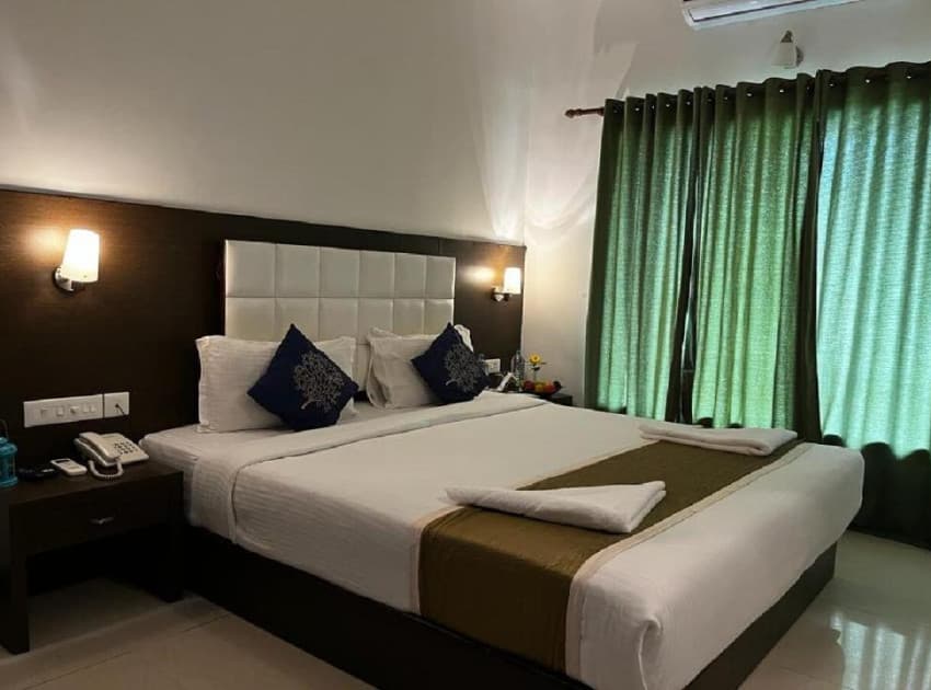 Book Deluxe Double Room room in Kumarakom