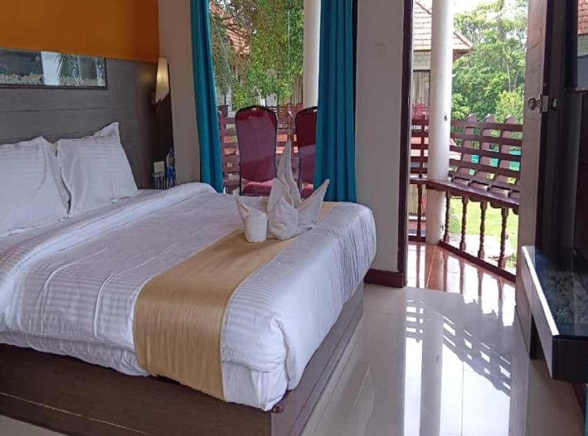 Book Deluxe Double Room with Balcony and Sea View room in Kumarakom