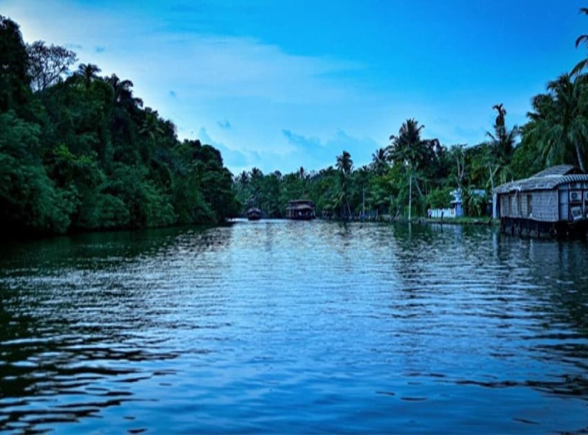 Book Suite with Lake View room in Kumarakom