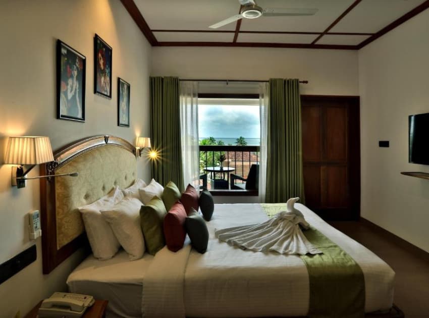 Book Executive Room Tower Wing room in Kumarakom