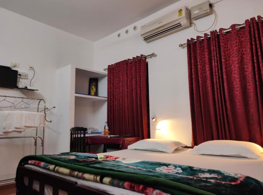 Book Deluxe Double Room room in Kottayam
