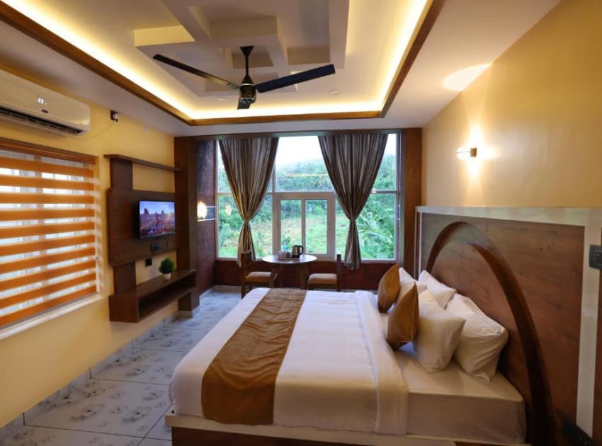 Book Luxury Suite room in Athirapally