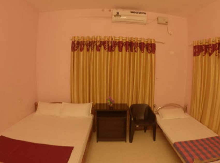 Book Family A/C Deluxe room in Athirapally