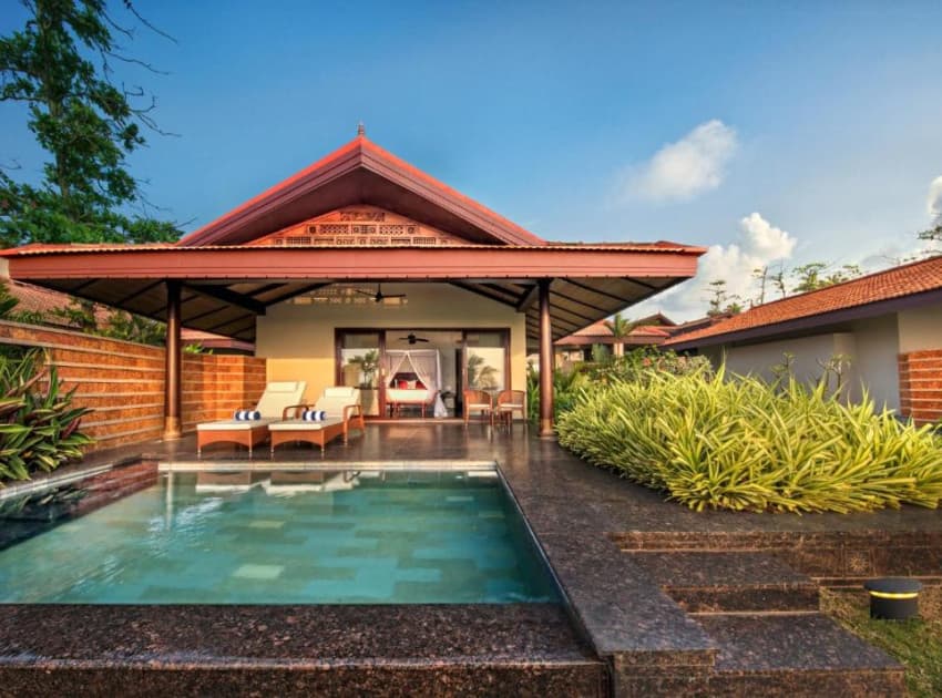 Book Luxury Private Pool Villa - Garden View room in Kumarakom