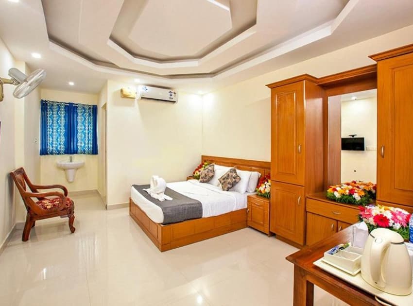 Book Deluxe Lakeview Rooms room in Alappuzha