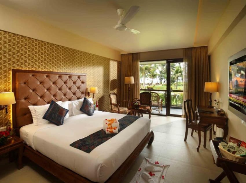 Book Lakeview Deluxe Room room in Alappuzha