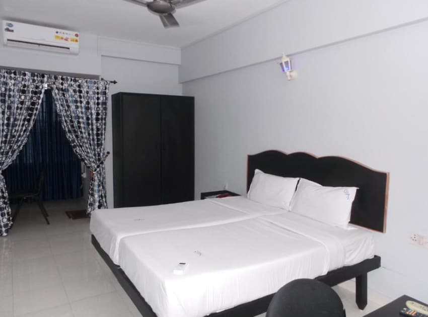 Book Standard Double Room with Fan room in Calicut