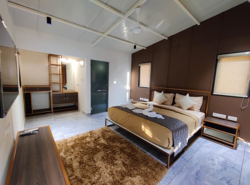 Book Deluxe Suite/Couple Hut room in Calicut