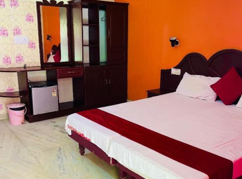 Book Deluxe Double Room with Balcony room in Kovalam