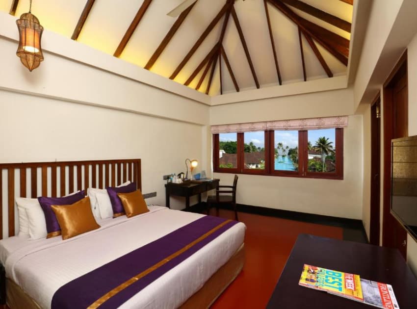Book Poolside Luxury Villas with Plunge Pool room in Kumarakom