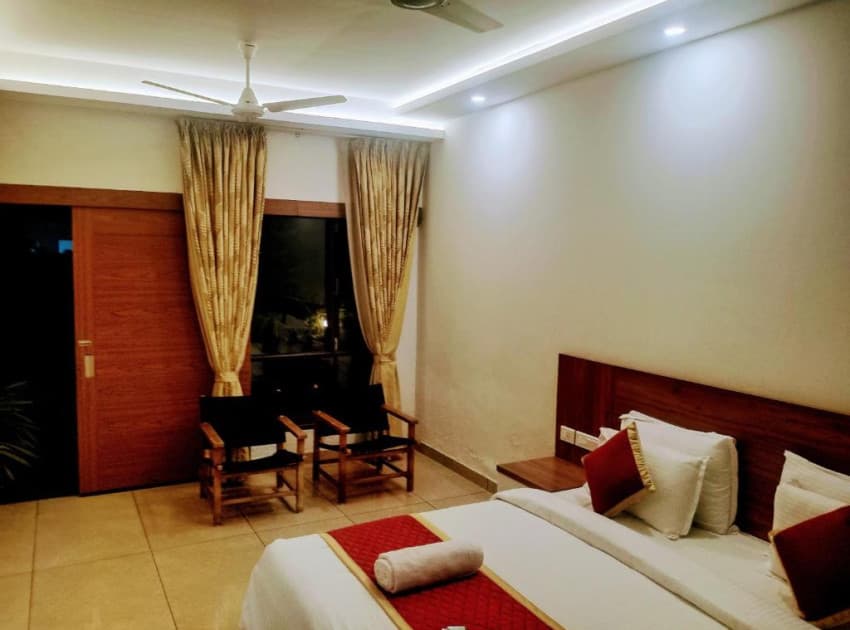 Book King Room with Balcony room in Kumarakom