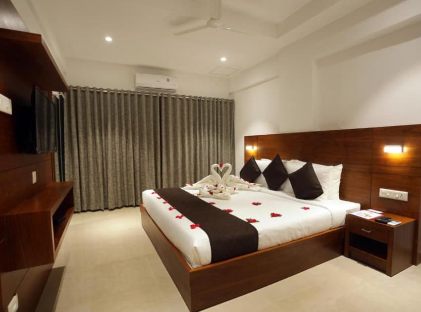 Book Deluxe Single Room room in Kottayam