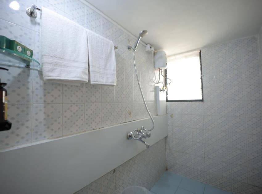 Book Deluxe One Bedroom Apartment - Twin Bed room in Thane
