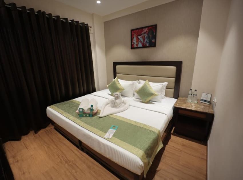Book Deluxe One Bedroom Apartment - King Bed room in Thane