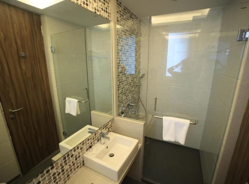 Book Deluxe Double Room room in Mumbai