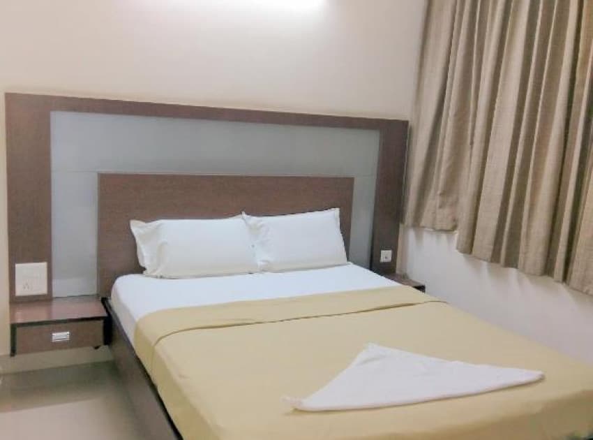 Book Deluxe Double Room without Air Conditioning room in Mysore