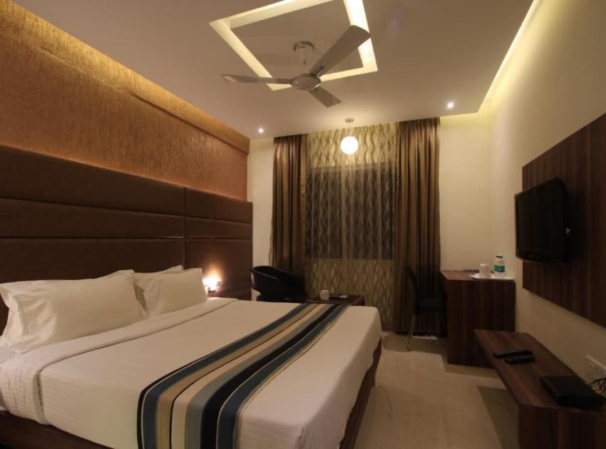 Book Deluxe Single Room room in Mysore