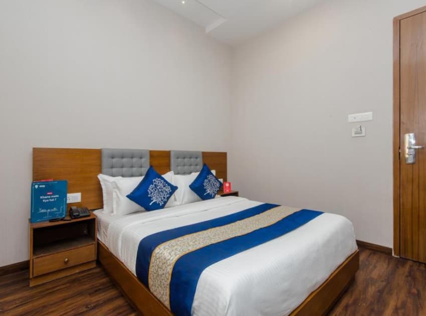Book Standard Room room in Mumbai