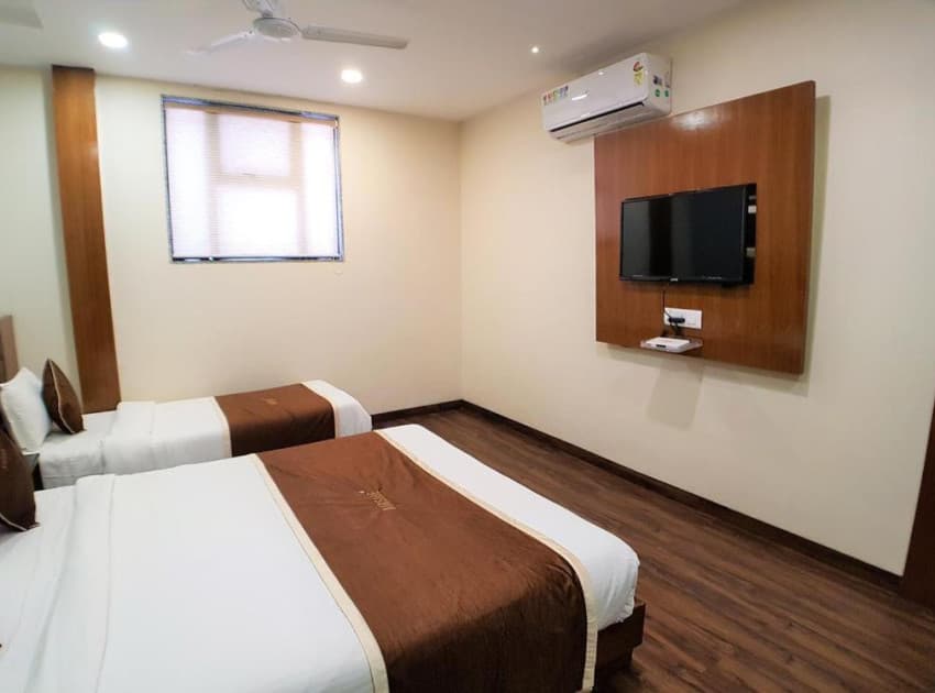 Book Triple Room room in Mumbai