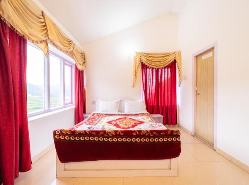 Book ONE BEDROOM DELUXE room in Ooty