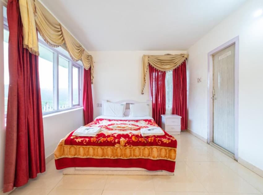 Book THREE BEDROOM STANDARD room in Ooty