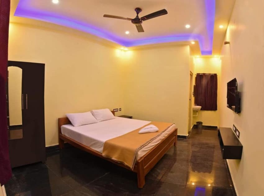 Book Deluxe Double Room room in Mahabalipuram