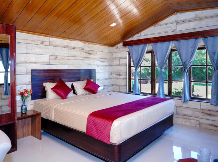 Book Queen Room with Balcony room in Ooty