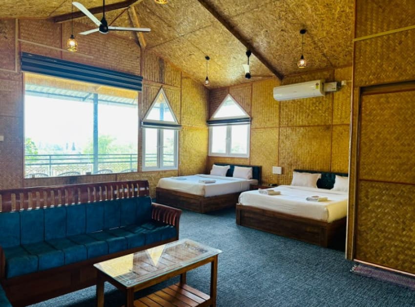 Book Four Occupancy Wood House with Mountain View Balcony room in Masinagudi