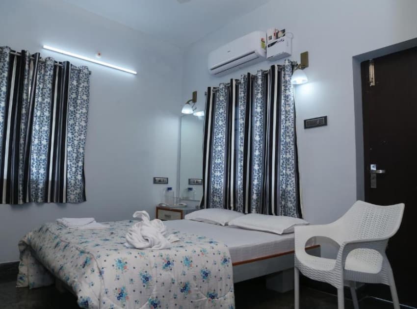 Book Standard Double Room room in Yelagiri