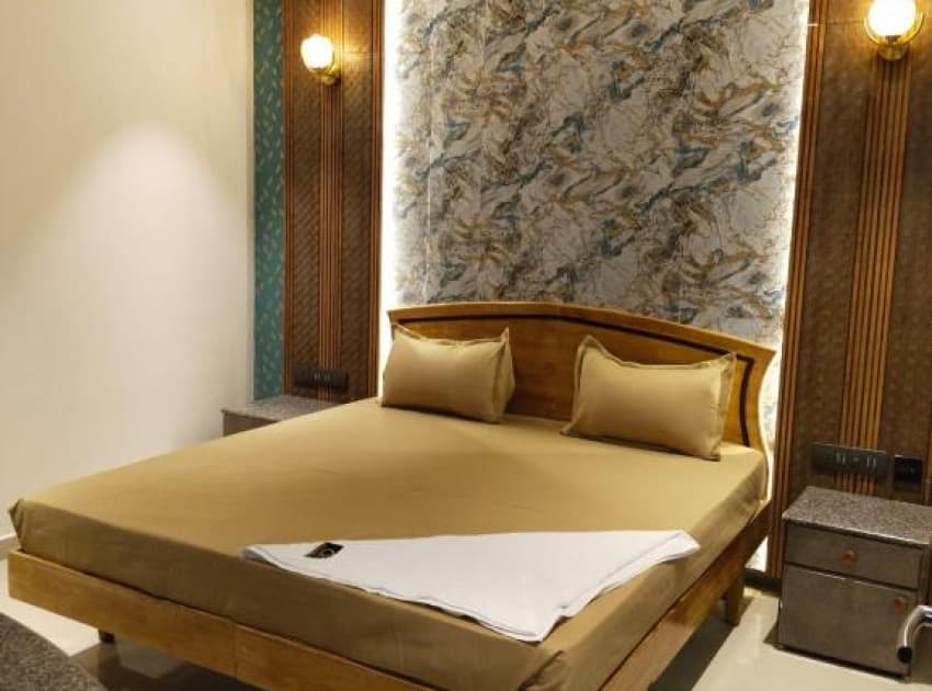 Book Deluxe King Room room in Chennai
