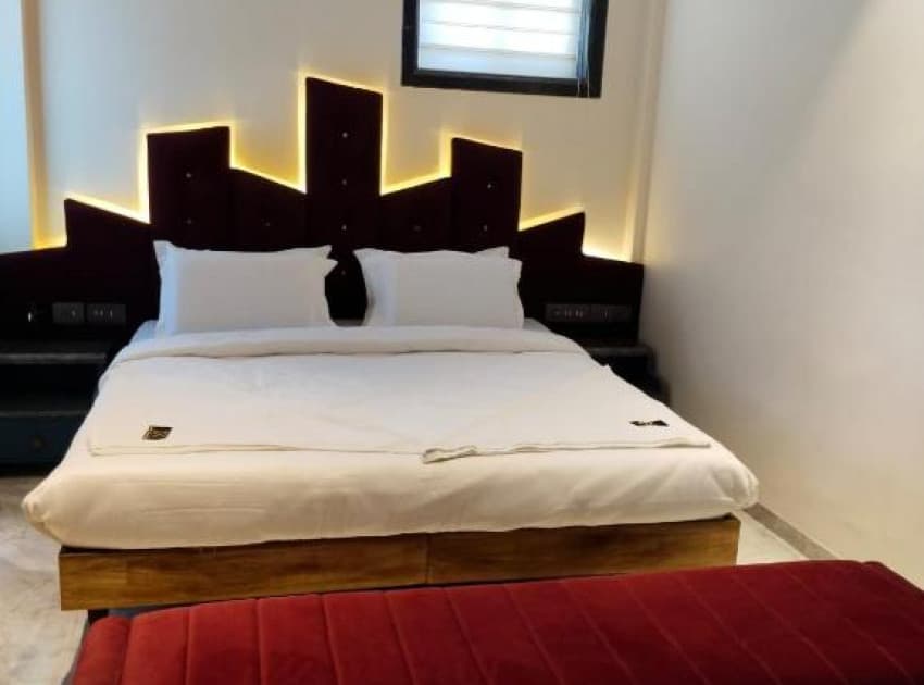Book Superior Suite room in Chennai