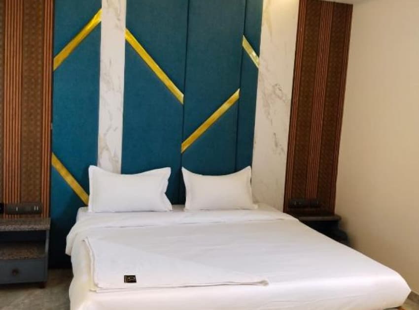 Book Deluxe Single Room room in Chennai